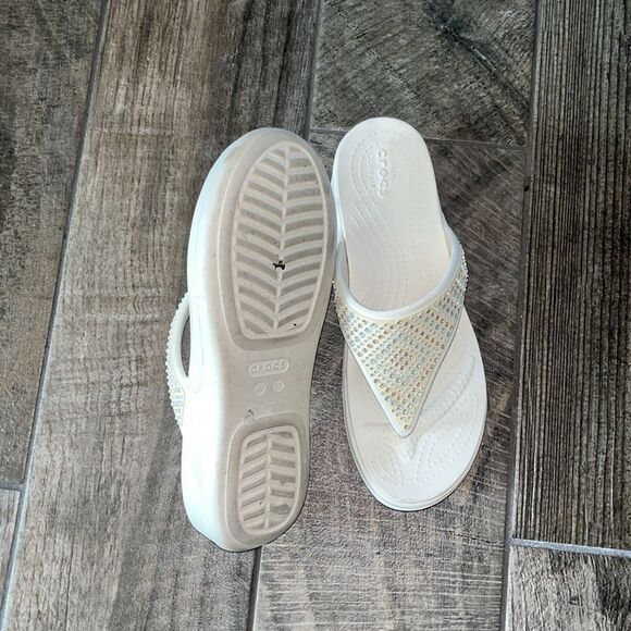 Crocs dual comfort 2” thong sandals with gold & clear colored ornaments - Picture 3 of 4